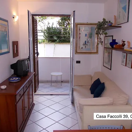 Appartamento In Centro Vicino Alla Spiaggia